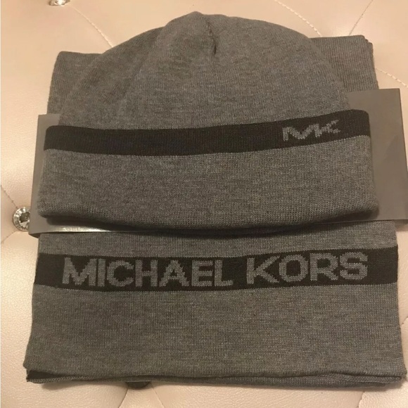 Michael Kors Side Stripe Knit Hat & Scarf Set Ash Gray & Black O/S - Picture 3 of 12